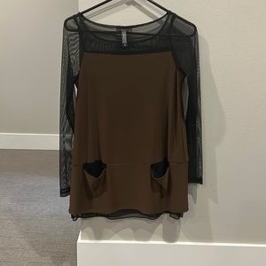 Sympli Mix Trace Top color Cinnamon and black size 2. NWOT